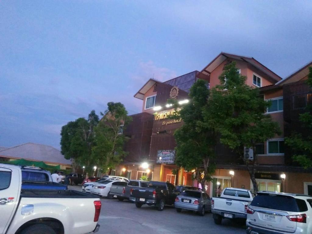 Le Parc Wangnang Hotel Phitsanulok Zewnętrze zdjęcie