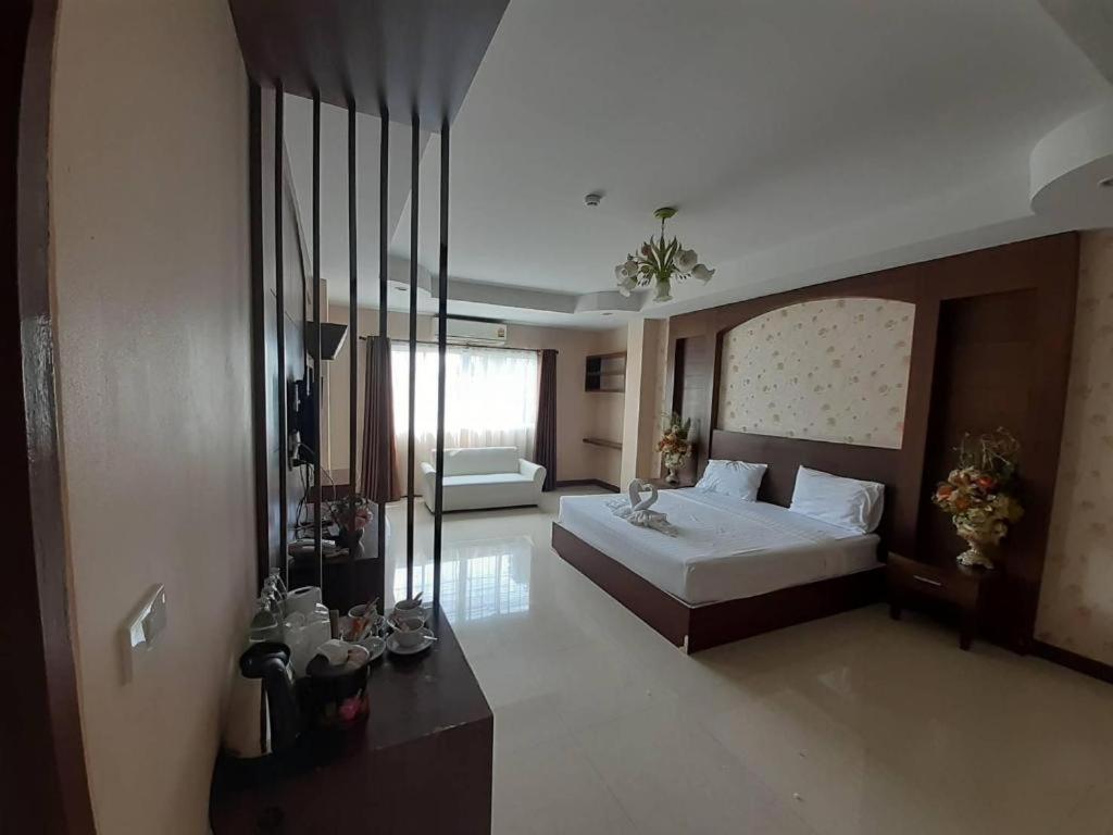 Le Parc Wangnang Hotel Phitsanulok Zewnętrze zdjęcie