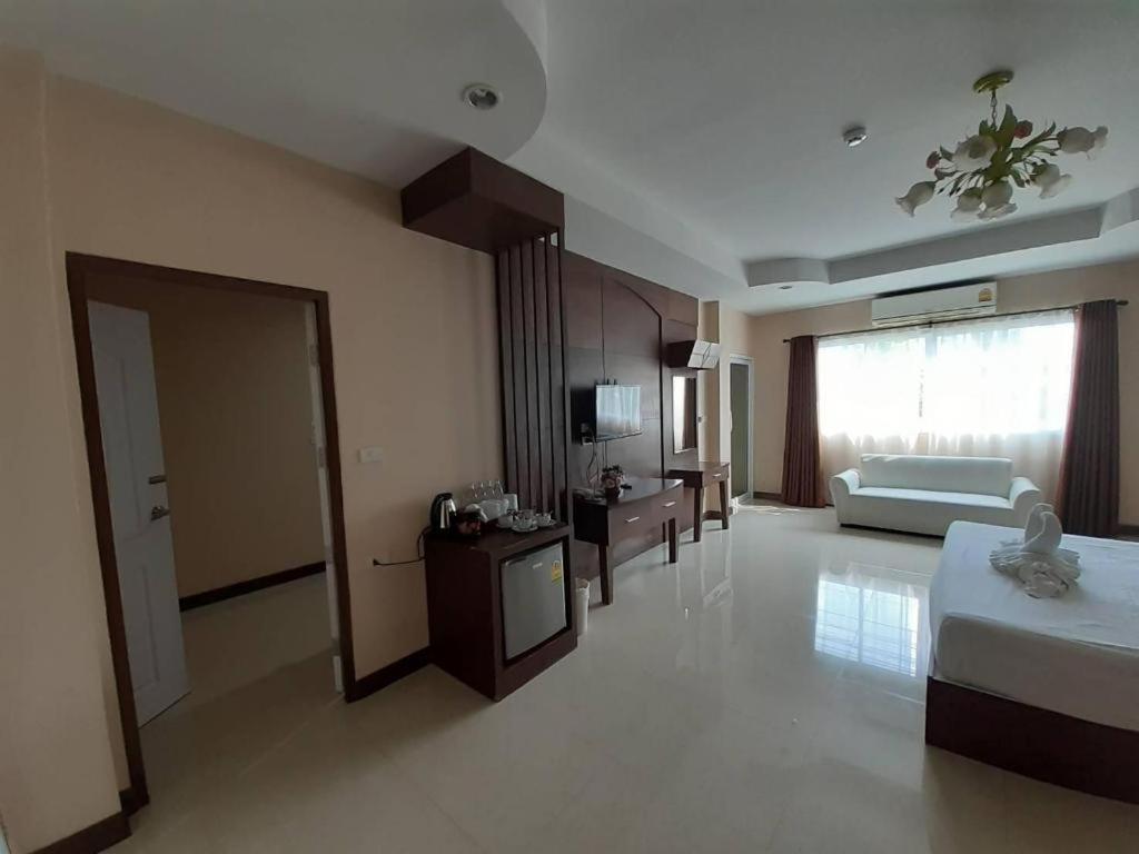 Le Parc Wangnang Hotel Phitsanulok Zewnętrze zdjęcie