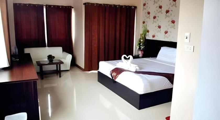 Le Parc Wangnang Hotel Phitsanulok Zewnętrze zdjęcie